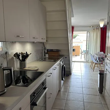 Apartment Duplex 3 Pieces, 6 Couchages, Proche Plage, Parking, Le Lavandou - Fr-1-251-873